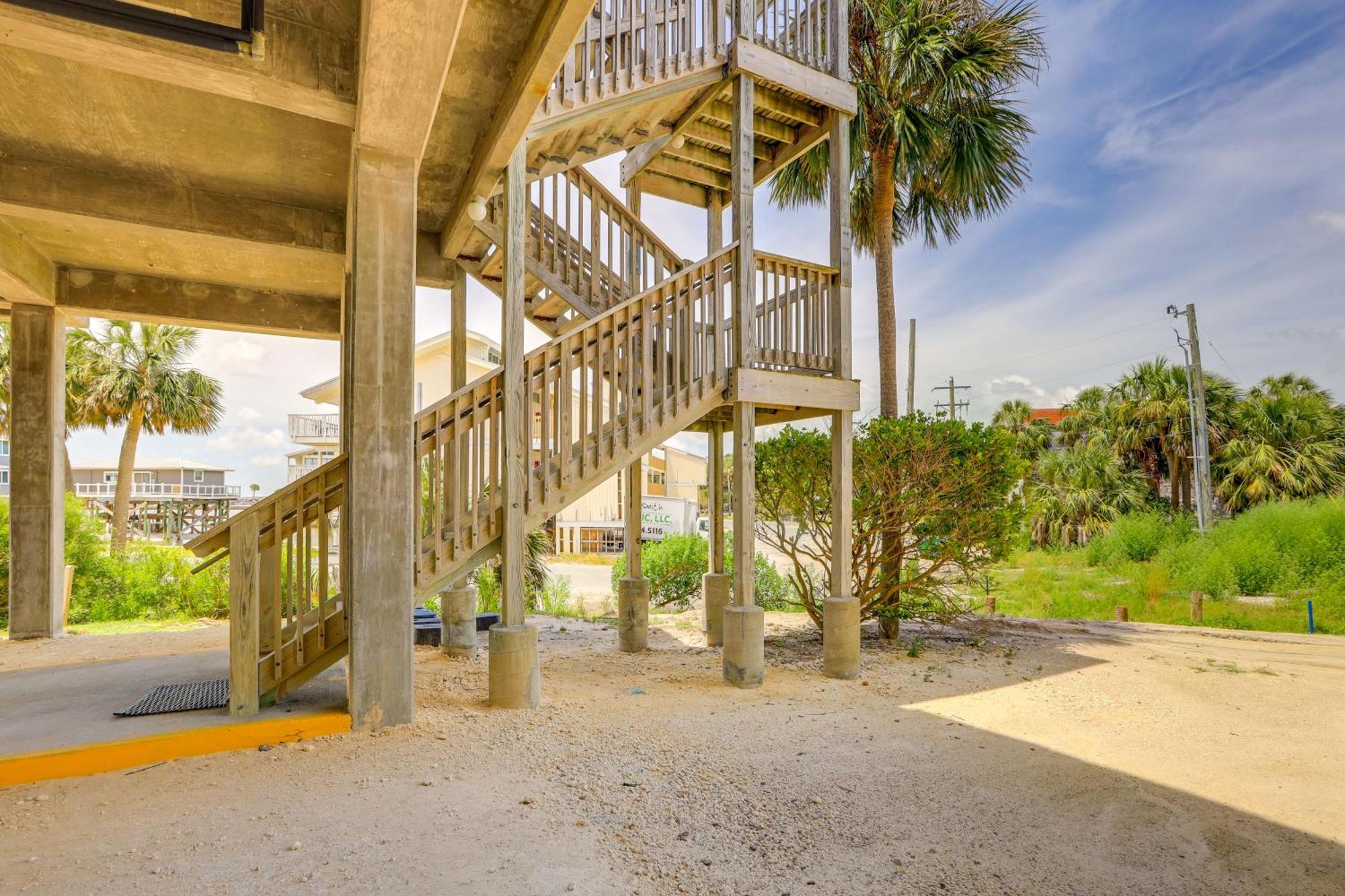 Beachfront Cedar Key Retreat With Pool Access! Bagian luar foto